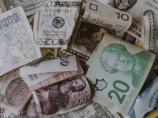 Receive money in any currency with no fees illustration